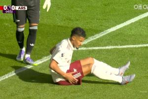 危险！萨利巴开场5分钟伤退， 莫斯克拉登场