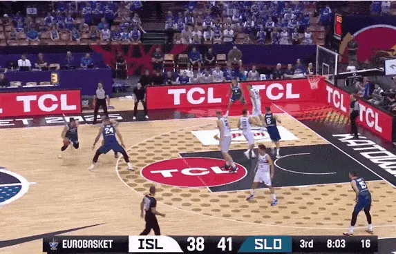 开云线上入口-东契奇外线三分依旧弹框而出，目前三分5中0颗粒无收