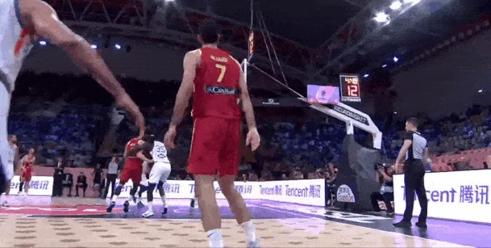 开云线上入口-阿尔达马起飞单臂隔扣，遭冯泰奇奥正面干扰后扣飞