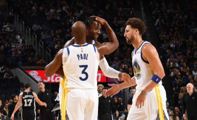 开云登录网址入口-薪金2.1亿破纪录！勇士裁2人 13+3常规赛名单出炉