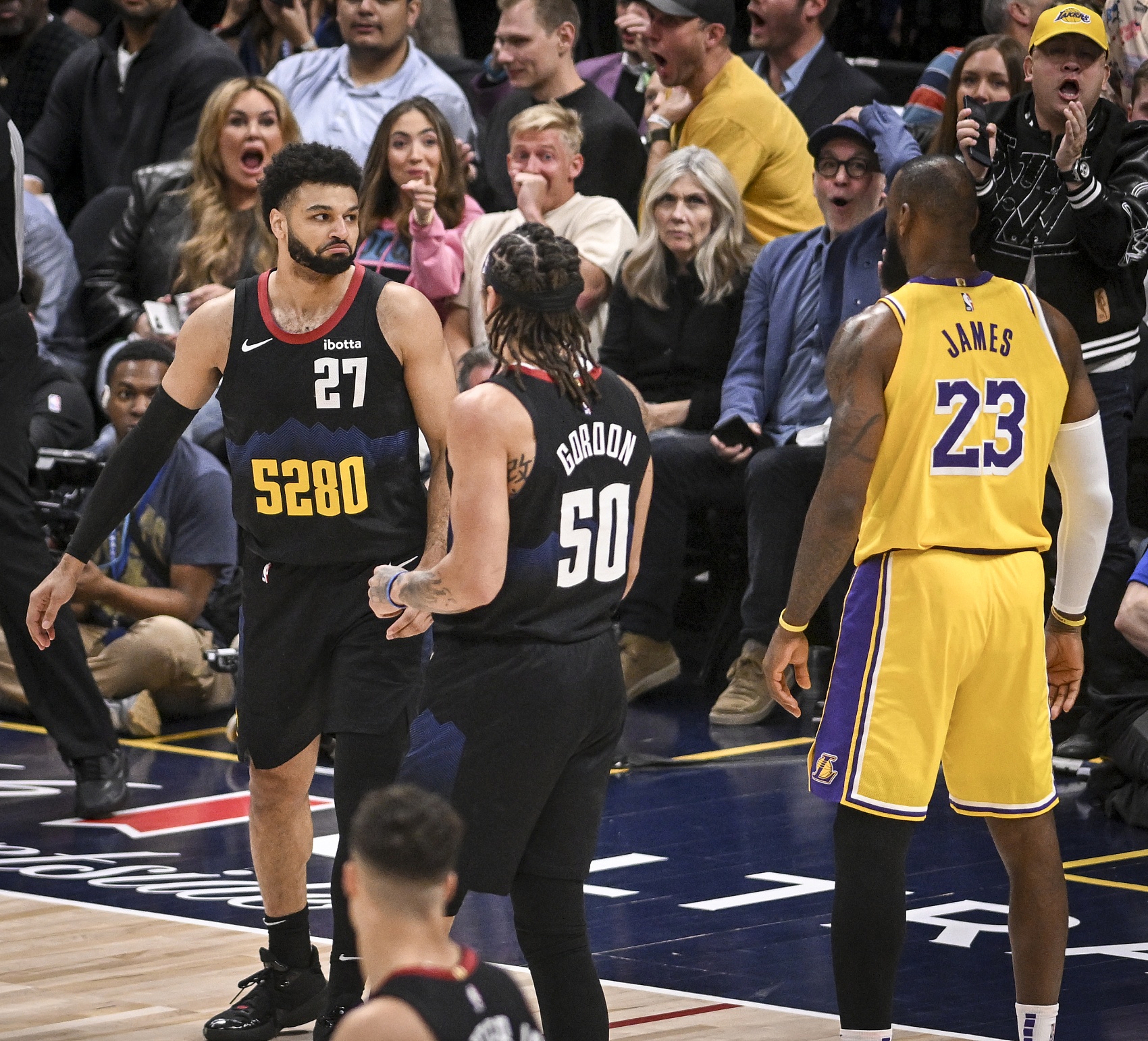 开云登录网址入口-称赞老对手！詹姆斯：我认为穆雷毫无疑问是今年的全明星球员