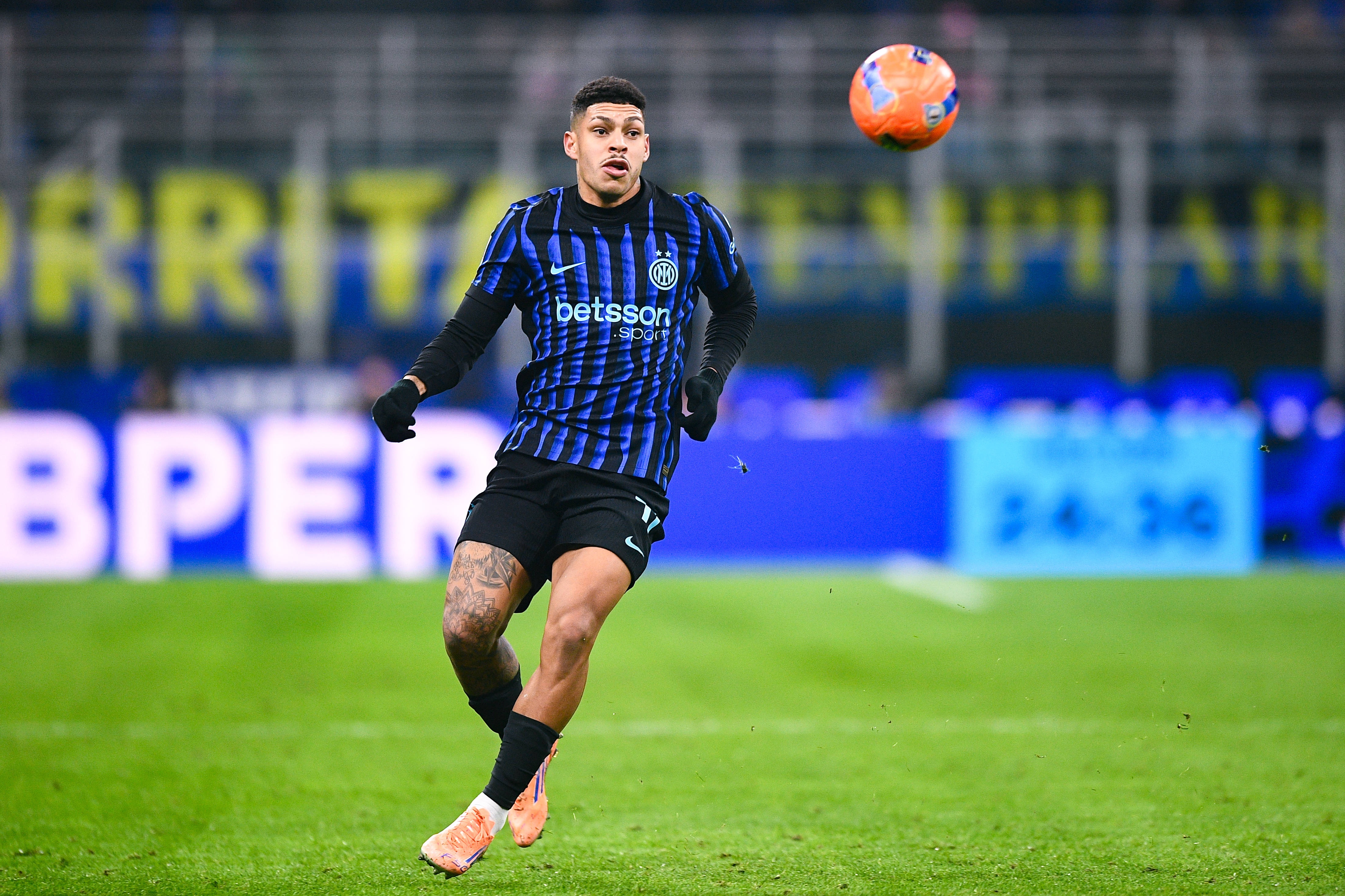 开云线上入口-米体：恩里克踢出灾难性的表现，0-2落后他被换下后国米完成逆转