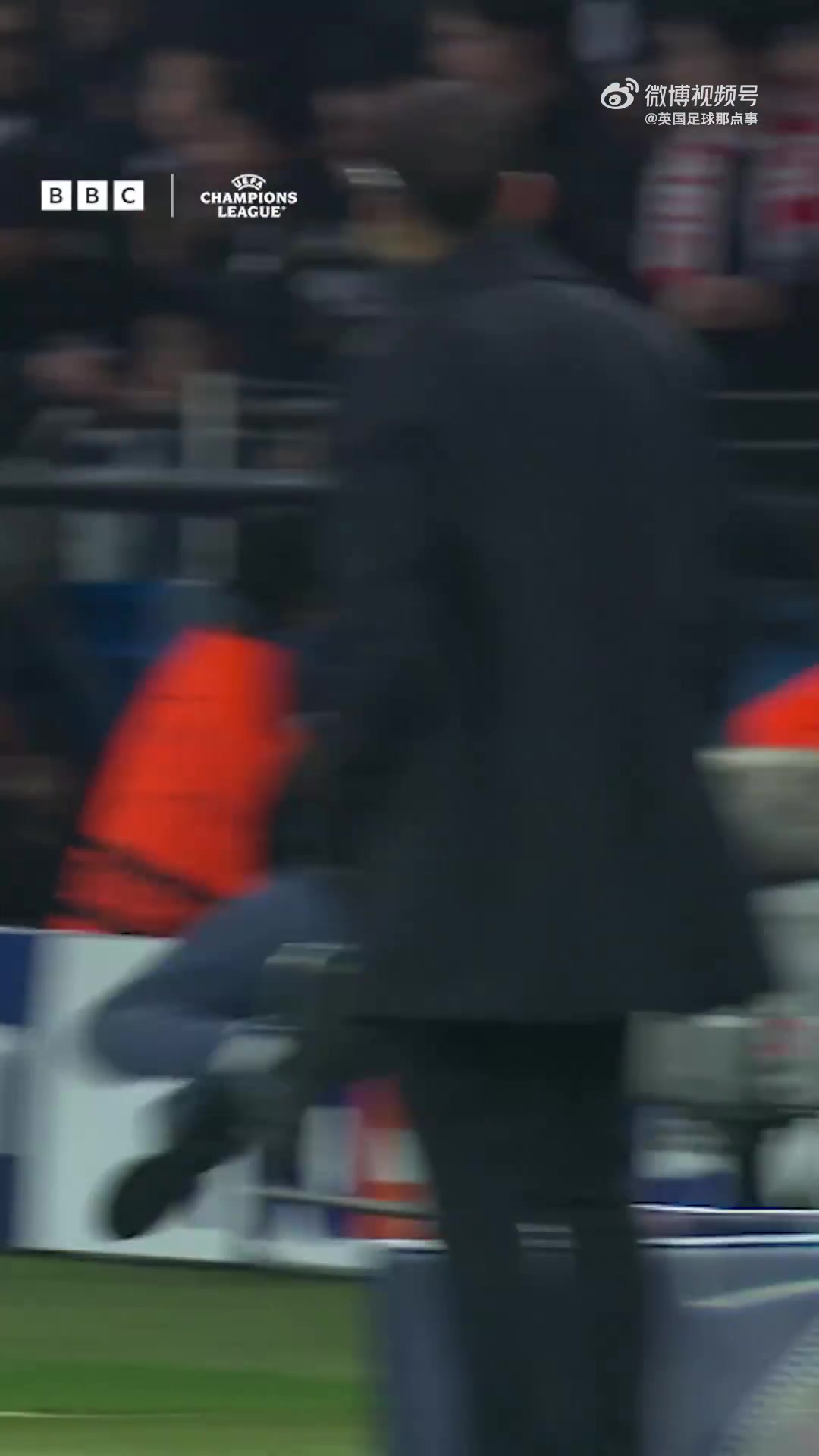 开云下载-太阳报：内托推搡球童没染黄，但欧足联可能介入处罚