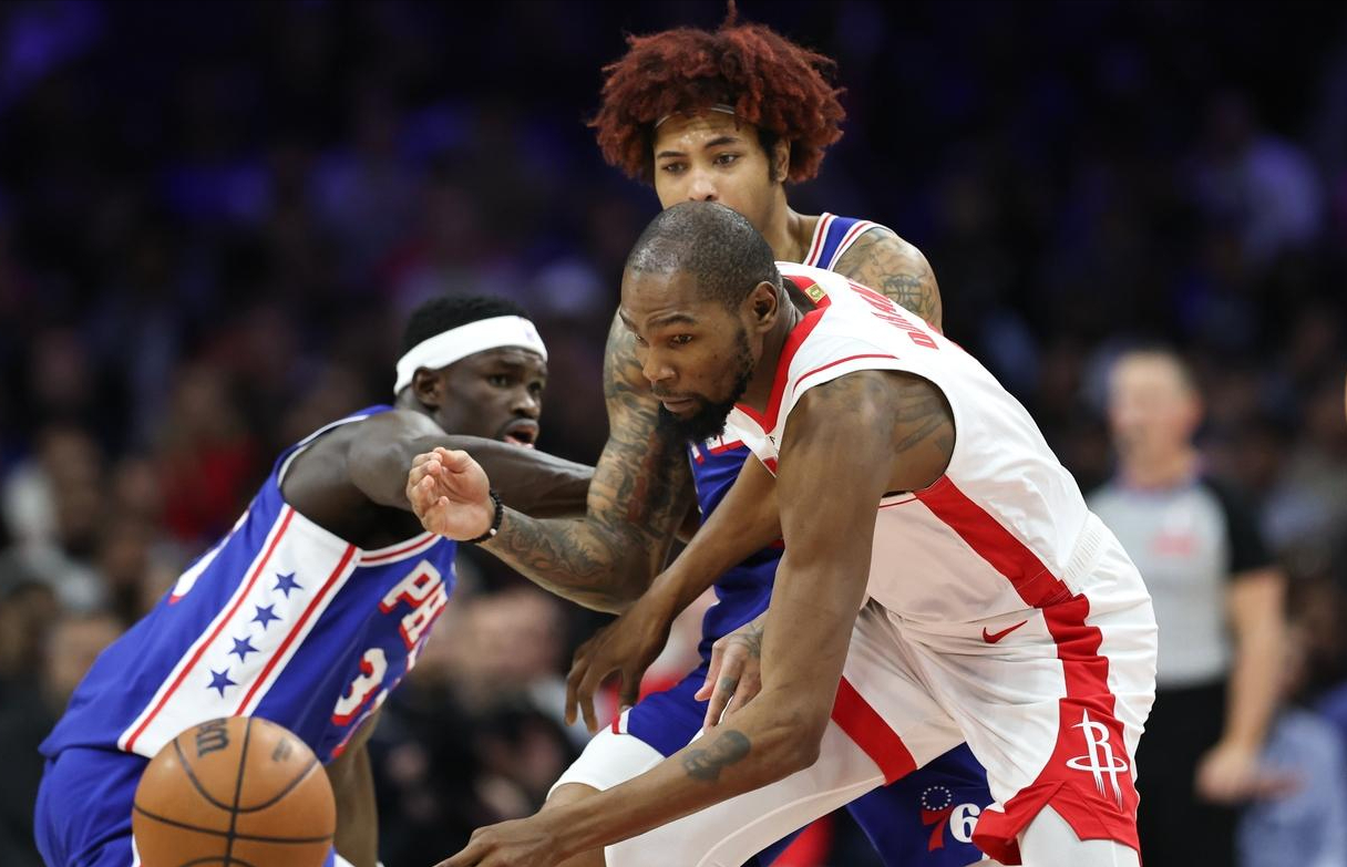 开云网站-裁判帮忙依然难阻失利，乌度卡谜之操作自毁长城，杜兰特扎心了