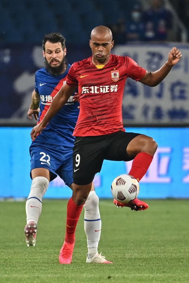 开云登录网址入口-亚泰大杀器横扫上海滩 连续4场破门冲击金靴