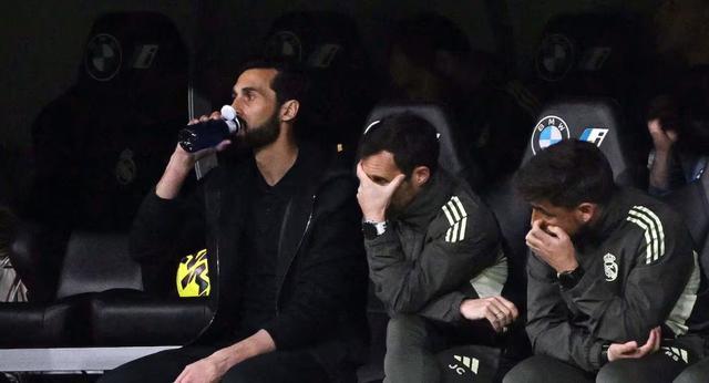 开云下载-阿斯：皇马正处于悬崖边，教练和球员们都对球队前景缺乏信心